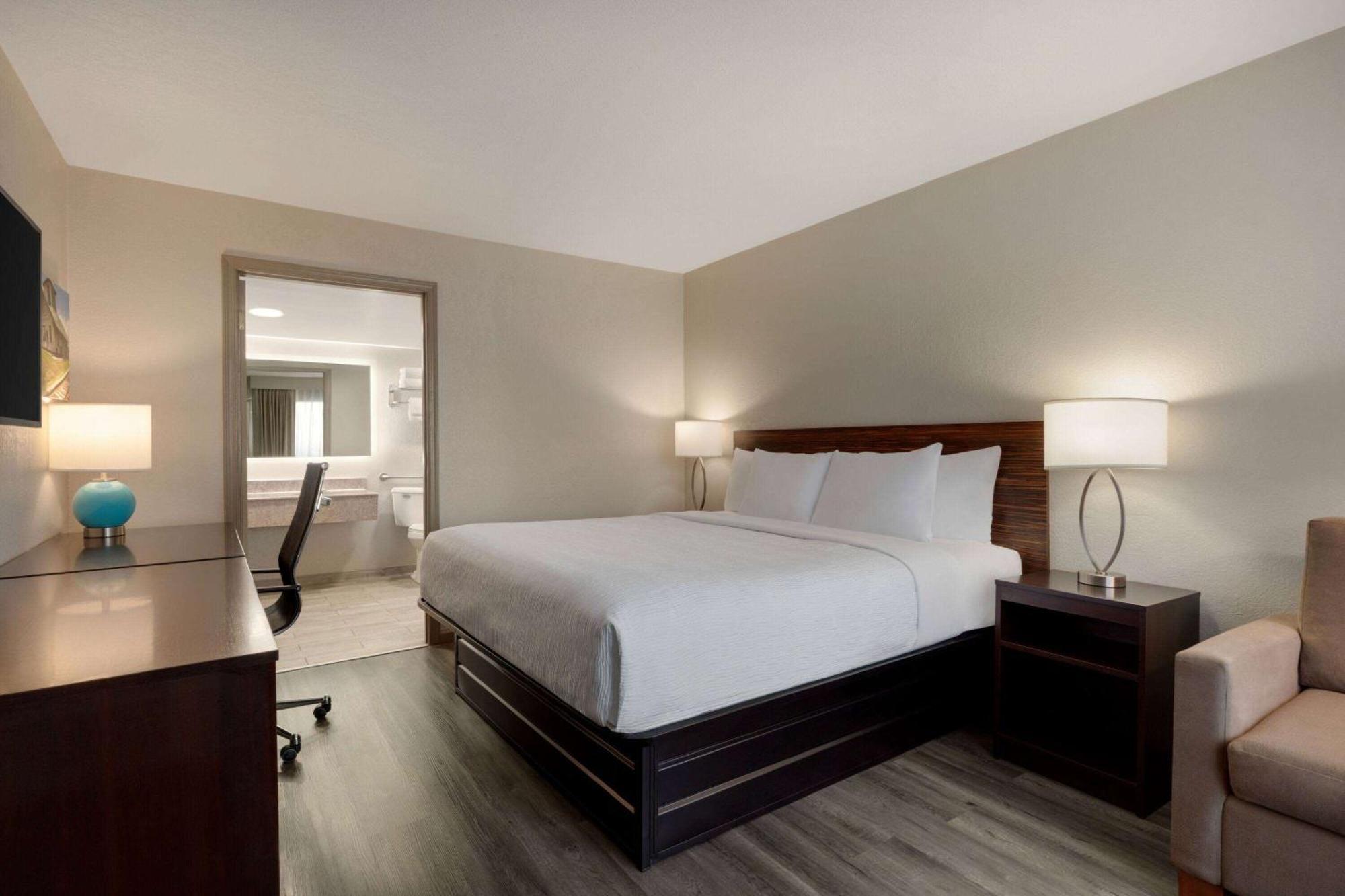 Hotel Baymont By Wyndham Emporia Va Extérieur photo